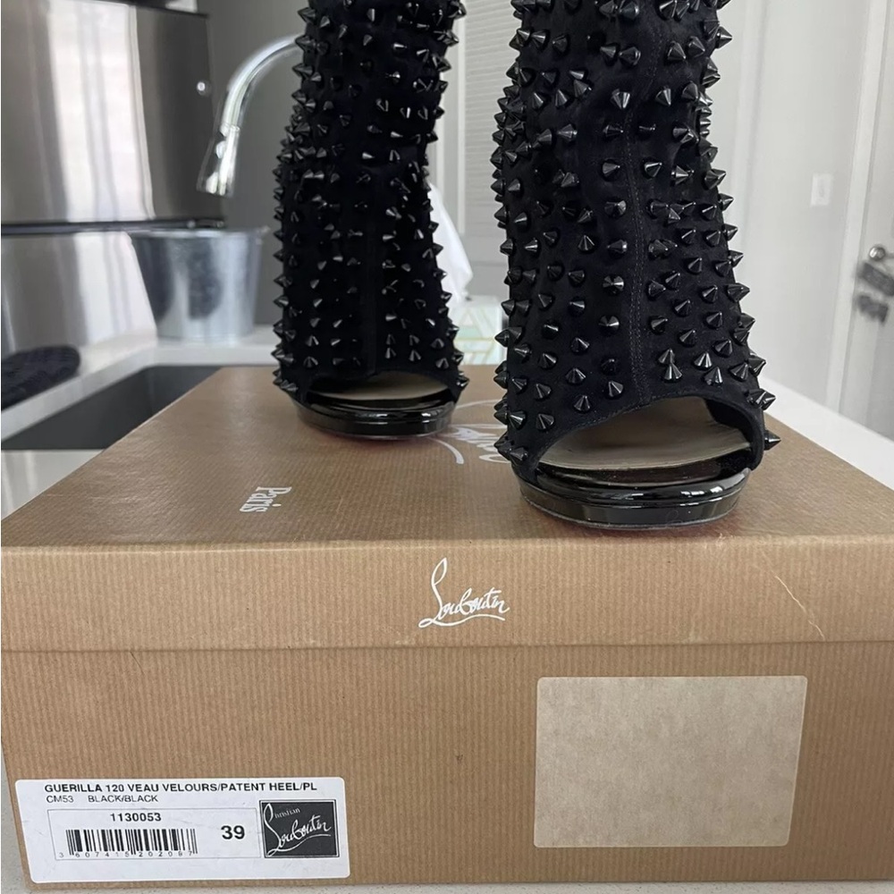 Christian Louboutin Guerilla Black/Black Studded Suede 39 - Picture 6 of 6